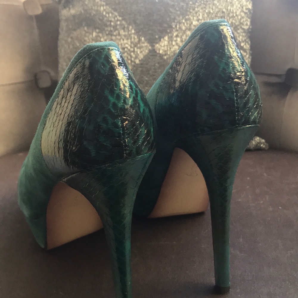 Shoes - Picture 4 of 5